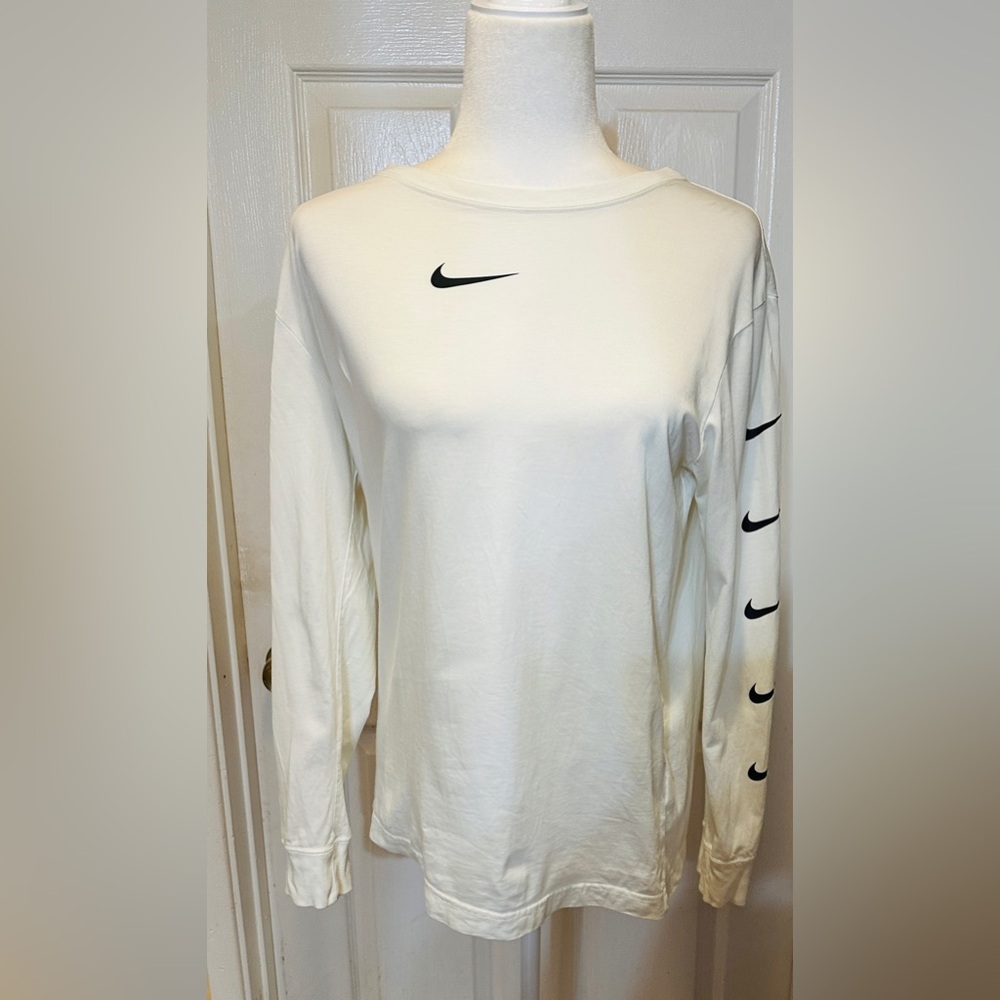 Nike White Athletic Top Long Sleeve Swoosh Black Nike Logo Tee Shirt Size Medium